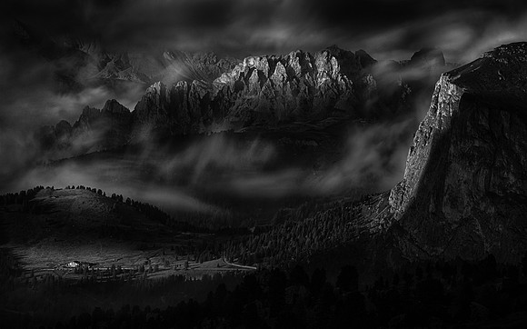 As the clouds begun to moove (Bw)